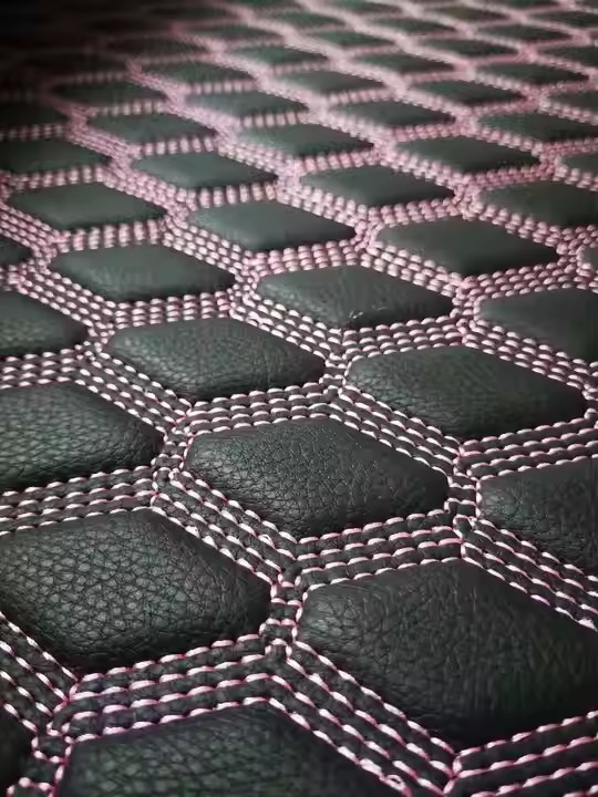 جلد سيارة مخصص 3D الماس مخصص جلد صناعي مبطن لتنجيد السيارات مع التطريز والإسفنج