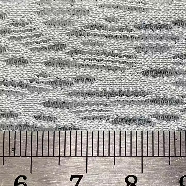 খেলাধুলার জুতা এবং ব্যাকপ্যাকের জন্য পাইকারি 305gsm 100% পলিয়েস্টার স্যান্ডউইচ এয়ার মেশ ফ্যাব্রিক নতুন ডিজাইন 2.5 মিমি