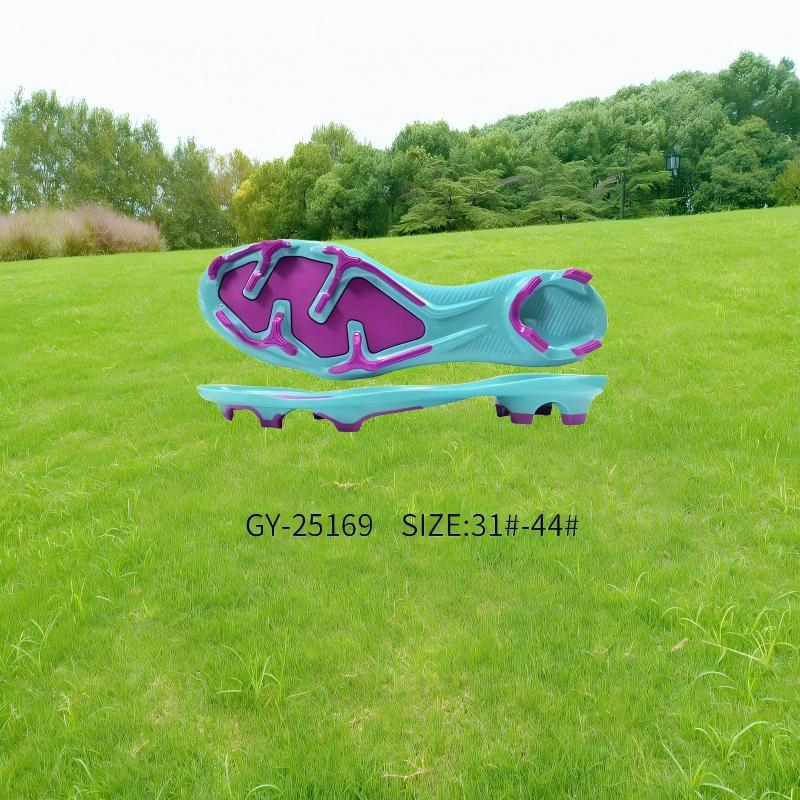 耐用的足球外底提供更好的抓地力