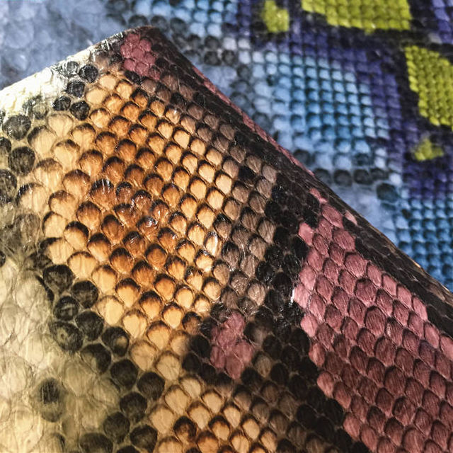 奢华质感 PVC 皮革，蛇皮设计