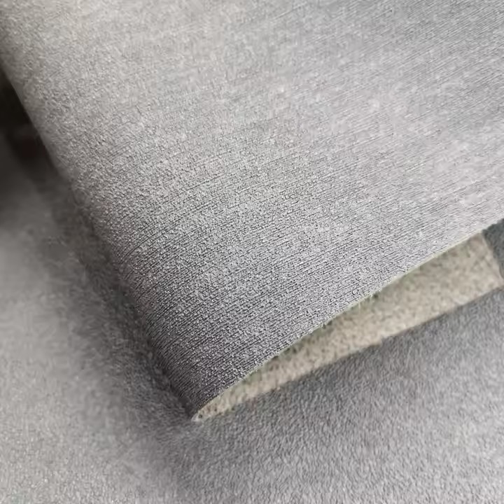 很耐用的 TPU 超细纤维皮革，带 100% 尼龙背衬，适用于安心鞋