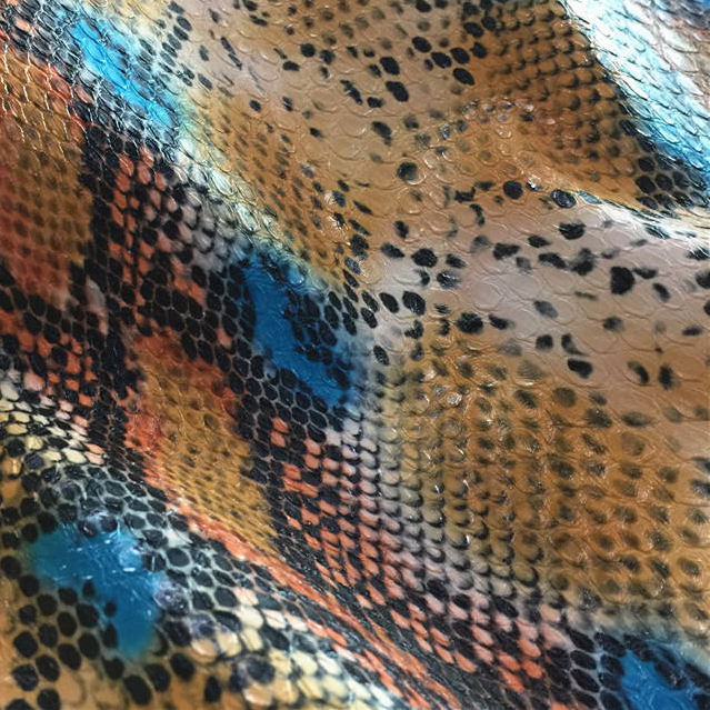 奢华质感 PVC 皮革，蛇皮设计