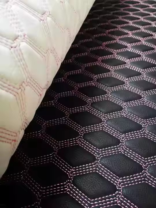 جلد سيارة مخصص 3D الماس مخصص جلد صناعي مبطن لتنجيد السيارات مع التطريز والإسفنج