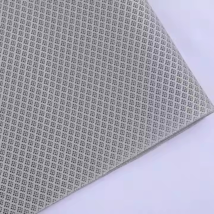 工厂供应定制图案抗撕裂滋养三明治 3D 网状 100% 涤纶面料