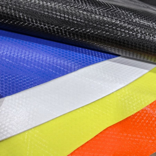 优质 PVC 足球合成革，高耐用性