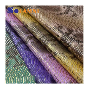 优质压纹蟒蛇皮 PU 皮革，烫金