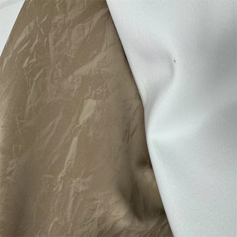 绿色皮革斜挎包