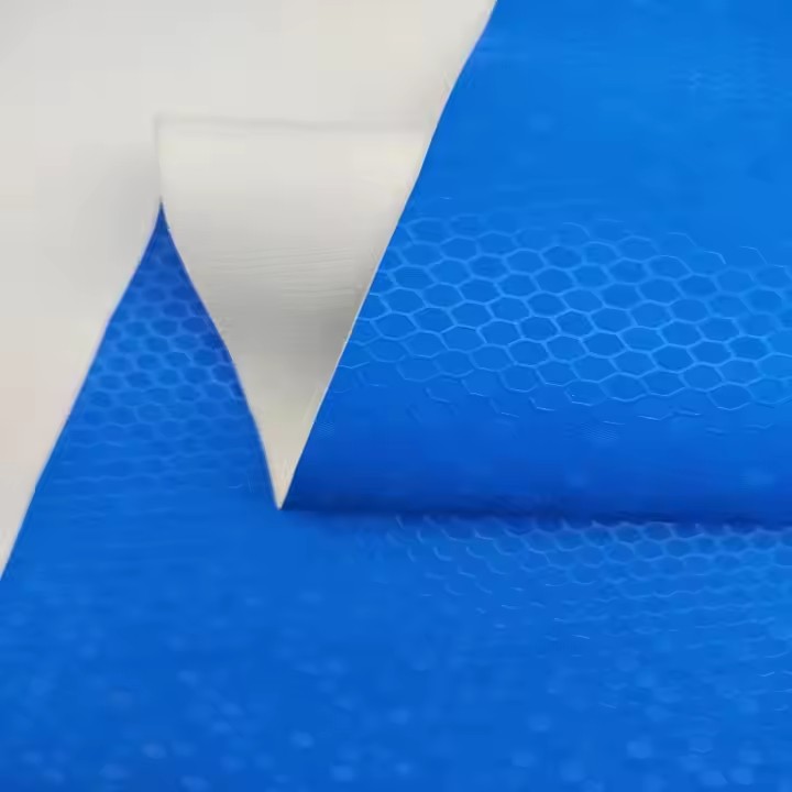 制造商防滑定制 3D 优质卷材皮革 PU 足球用