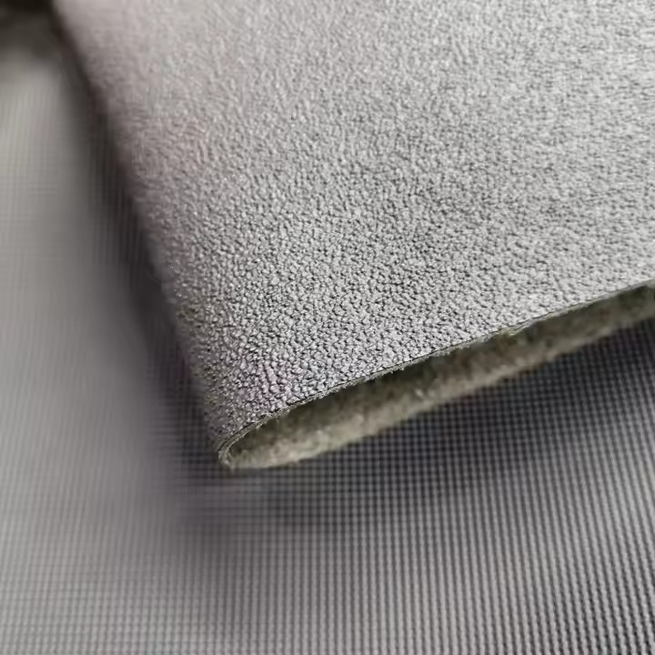 很耐用的 TPU 超细纤维皮革，带 100% 尼龙背衬，适用于安心鞋