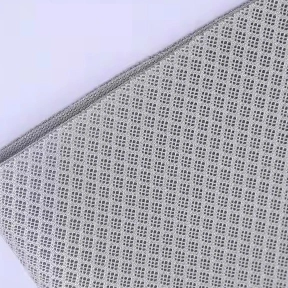 工厂供应定制图案抗撕裂滋养三明治 3D 网状 100% 涤纶面料