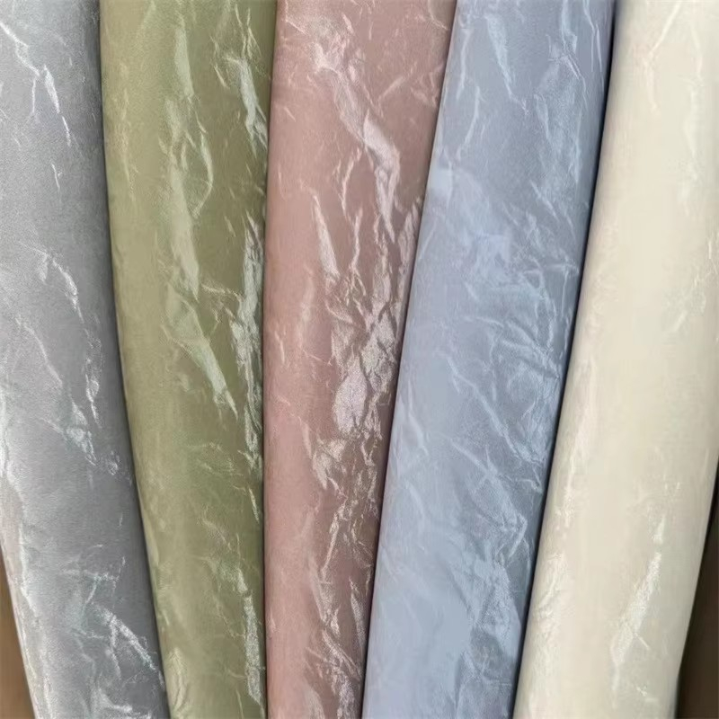 绿色皮革斜挎包