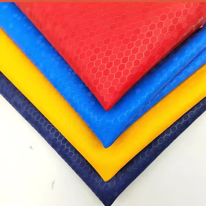 制造商防滑定制 3D 优质卷材皮革 PU 足球用