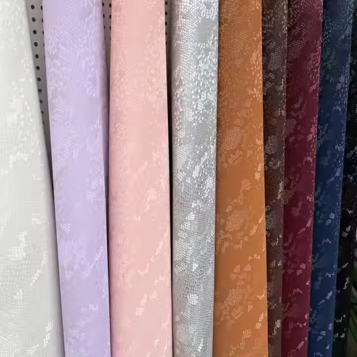2025 Dise&ntilde;o animal de serpiente PU Tejido de cuero PU Cuero sint&eacute;tico para zapatos de moda