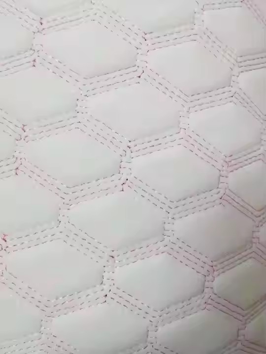 جلد سيارة مخصص 3D الماس مخصص جلد صناعي مبطن لتنجيد السيارات مع التطريز والإسفنج