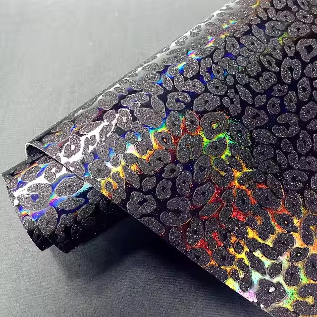 Ma&szlig;geschneiderter holografischer Stoff aus Pu-Leder mit Leopardenmuster f&uuml;r die Herstellung von Handtaschen