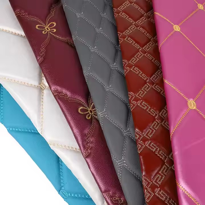 定制各种刺绣设计图案的汽车座椅和脚垫合成革产品