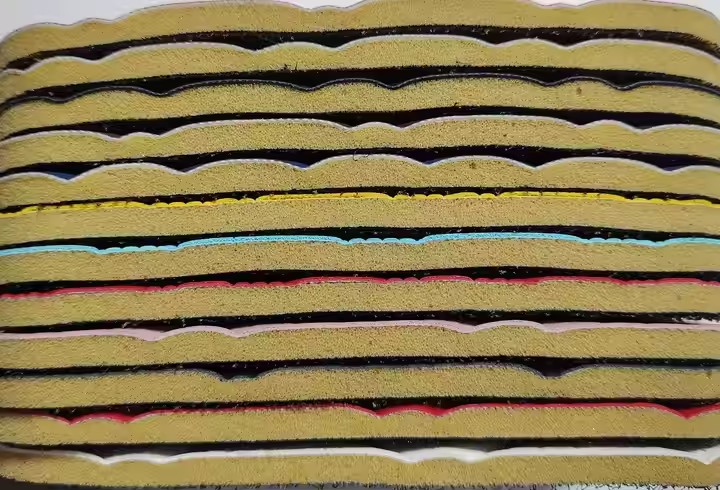 Pelle sintetica in PVC con motivo goffrato all'ingrosso per materiali in pelle per poggiapiedi del sedile automobilistico