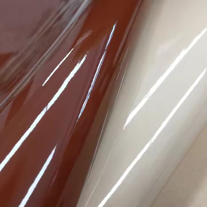 女式黑色漆皮鞋