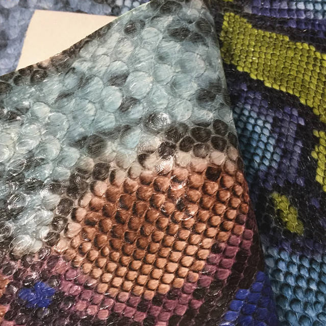 奢华质感 PVC 皮革，蛇皮设计